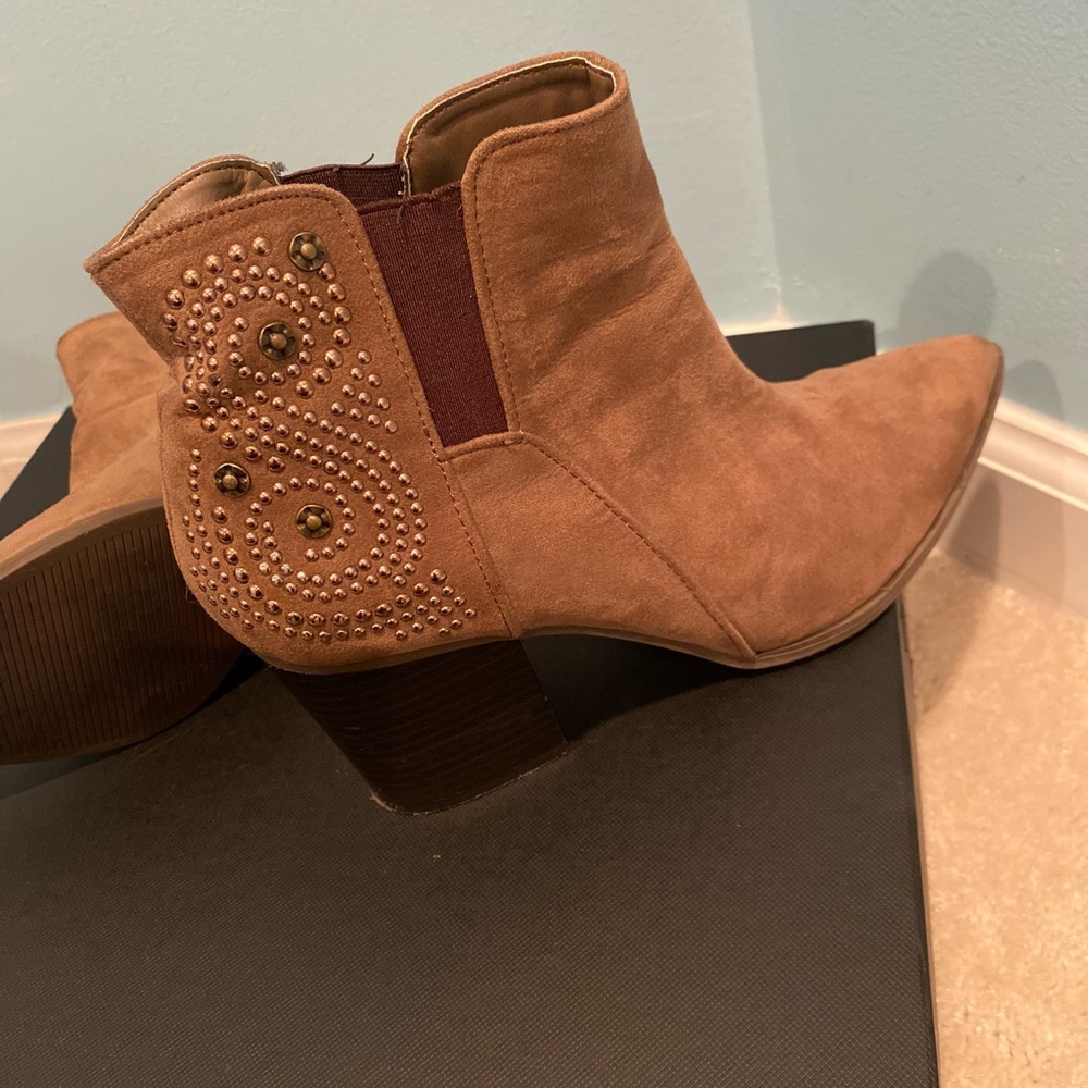 Boots - Picture 7 of 9